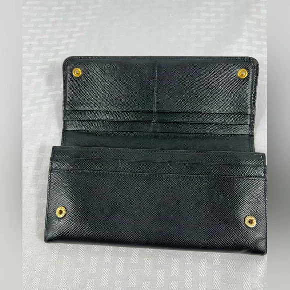 1057: Prada Black Saffiano Leather Bow Wallet – Made in Italy - Picture 7 of 16